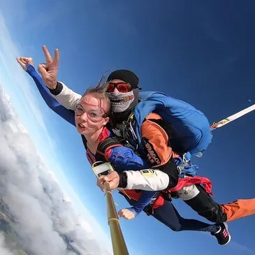 Saut en Parachute près de Pujaut en région Languedoc-Roussillon