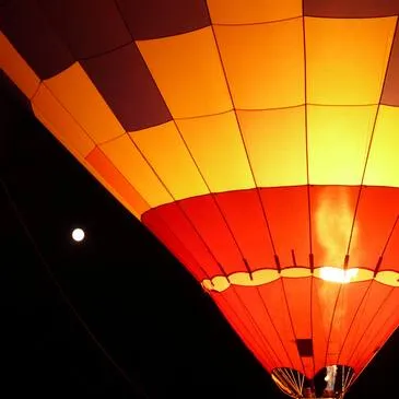 Vol Privatif de Nuit en Montgolfière à Lunéville en région Lorraine Vol Privatif de Nuit en Montgolfière à Lunéville en région Lorraine