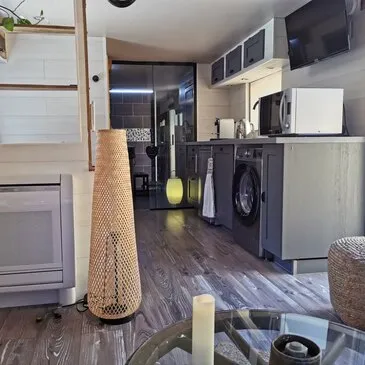 Nuit en Roulotte avec Jacuzzi privatif près d'Aix-en-Provence en région PACA et Corse Nuit en Roulotte avec Jacuzzi privatif près d'Aix-en-Provence en région PACA et Corse