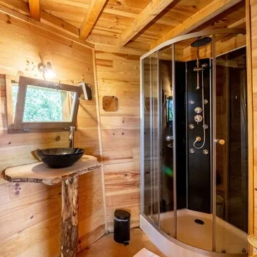 Cabane dans les Arbres avec Spa près d'Auch Cabane dans les Arbres avec Spa près d'Auch