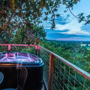 Cabane dans les Arbres avec Spa près d'Auch en région Midi-Pyrénées Cabane dans les Arbres avec Spa près d'Auch en région Midi-Pyrénées