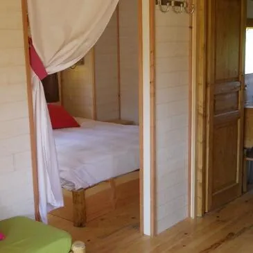 Weekend et Hébergement Insolite proche Monsac, à 30 min de Bergerac Weekend et Hébergement Insolite proche Monsac, à 30 min de Bergerac