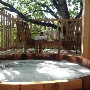 Nuit en Cabane dans les Arbres avec Spa près de Bergerac Nuit en Cabane dans les Arbres avec Spa près de Bergerac