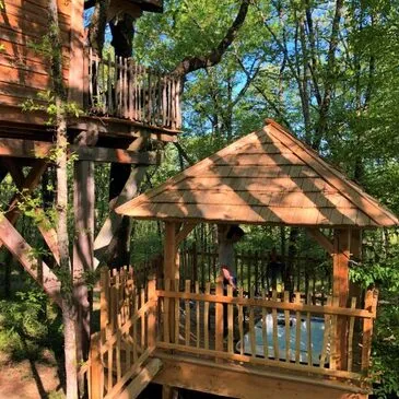 Nuit en Cabane dans les Arbres avec Spa près de Bergerac en région Aquitaine Nuit en Cabane dans les Arbres avec Spa près de Bergerac en région Aquitaine