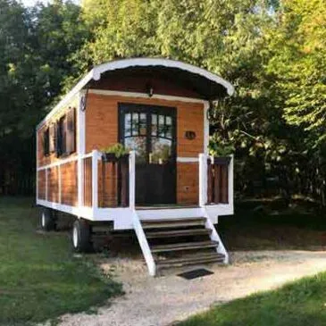 Nuit Insolite en Roulotte avec Spa près de Bergerac Nuit Insolite en Roulotte avec Spa près de Bergerac