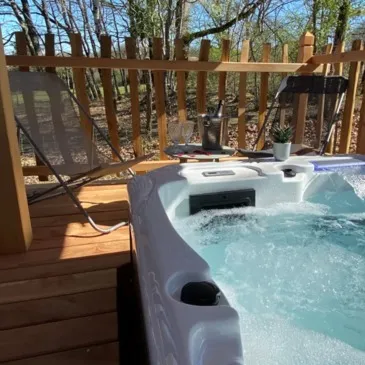 Nuit Insolite en Roulotte avec Spa près de Bergerac en région Aquitaine Nuit Insolite en Roulotte avec Spa près de Bergerac en région Aquitaine