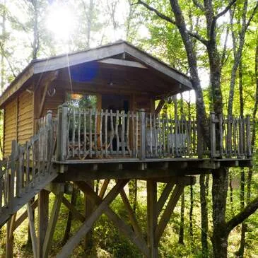Nuit Insolite en Cabane Perchée près de Bergerac Nuit Insolite en Cabane Perchée près de Bergerac