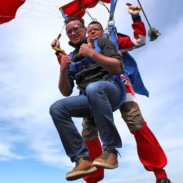 Aérodrome de Dieppe - Saint-Aubin, à 45 min de Rouen, Seine maritime (76) - Saut en parachute Aérodrome de Dieppe - Saint-Aubin, à 45 min de Rouen, Seine maritime (76) - Saut en parachute