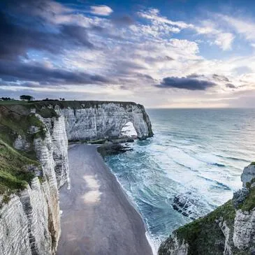Baptême de l'air en Avion - Survol des Falaises d'Étretat Baptême de l'air en Avion - Survol des Falaises d'Étretat