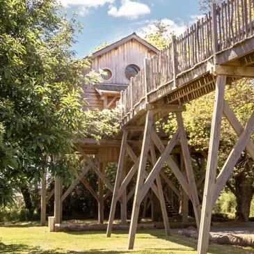 Cabane dans les Arbres avec Spa privatif près de Laval Cabane dans les Arbres avec Spa privatif près de Laval