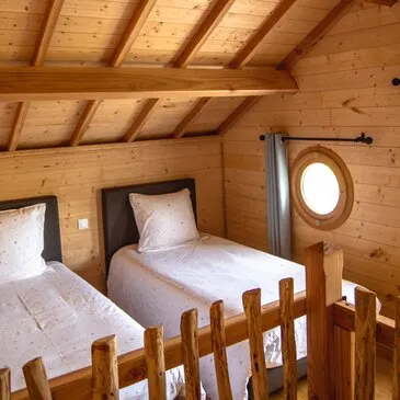 Cabane dans les Arbres avec Spa privatif près de Laval en région Pays-de-la-Loire Cabane dans les Arbres avec Spa privatif près de Laval en région Pays-de-la-Loire
