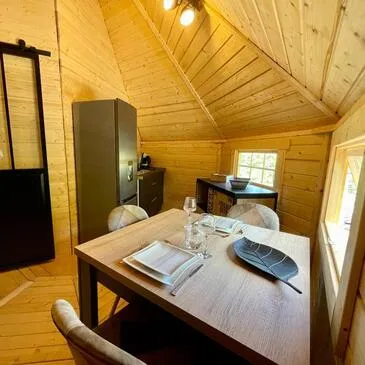 Nuit en Cabane avec Spa Privatif près de Strasbourg en région Alsace Nuit en Cabane avec Spa Privatif près de Strasbourg en région Alsace