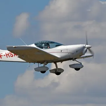 Baptême de l’air avion proche Aérodrome de Paris-Saclay-Versailles, à 20 min de Versailles Baptême de l’air avion proche Aérodrome de Paris-Saclay-Versailles, à 20 min de Versailles