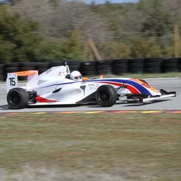 Offrir Stage de Pilotage Monoplace en Ile-de-France Offrir Stage de Pilotage Monoplace en Ile-de-France