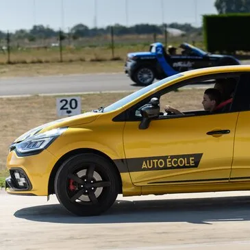 Stage de Pilotage pour Enfant proche Circuit de Lédenon Stage de Pilotage pour Enfant proche Circuit de Lédenon