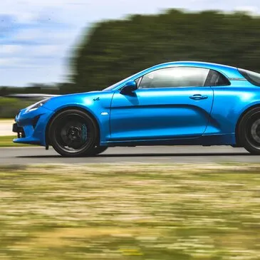 Stage de Pilotage Enfant en Alpine A110S à Aix-en-Provence en région PACA et Corse Stage de Pilotage Enfant en Alpine A110S à Aix-en-Provence en région PACA et Corse