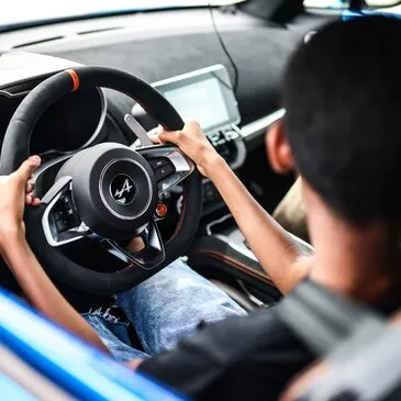 Stage de Pilotage Enfant en Alpine A110S à Poitiers en région Poitou-Charentes Stage de Pilotage Enfant en Alpine A110S à Poitiers en région Poitou-Charentes