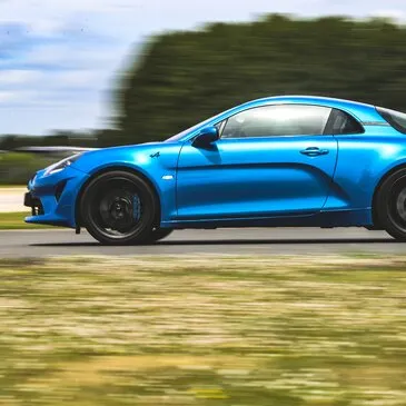 Stage de Pilotage Enfant en Alpine A110S près de Rennes en région Bretagne Stage de Pilotage Enfant en Alpine A110S près de Rennes en région Bretagne