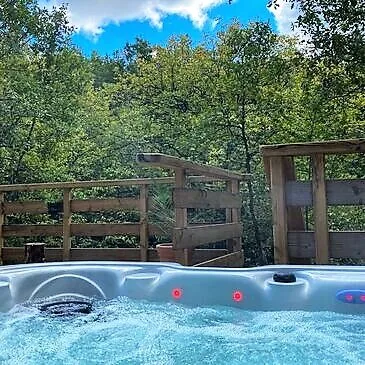 Nuit en Bulle avec Spa Privatif près de Sarlat en région Aquitaine Nuit en Bulle avec Spa Privatif près de Sarlat en région Aquitaine