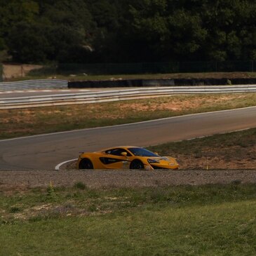 Stage Enfant en McLaren 540C à Pau en région Aquitaine