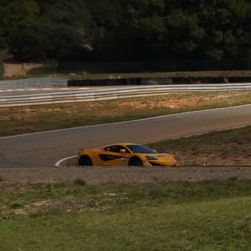 Stage Enfant en McLaren 540C près d&#39;Orléans en région Centre