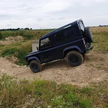 Stage de Pilotage 4x4 près d'Etampes en région Ile-de-France Stage de Pilotage 4x4 près d'Etampes en région Ile-de-France