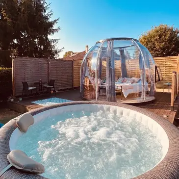 Nuit en Bulle avec Jacuzzi Privatif près de Pau Nuit en Bulle avec Jacuzzi Privatif près de Pau