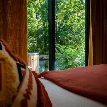 Cabane sur l'eau avec Spa Privatif près de Fontainebleau en région Ile-de-France Cabane sur l'eau avec Spa Privatif près de Fontainebleau en région Ile-de-France