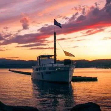 Balade en Bateau au Coucher du Soleil près de Montpellier Balade en Bateau au Coucher du Soleil près de Montpellier