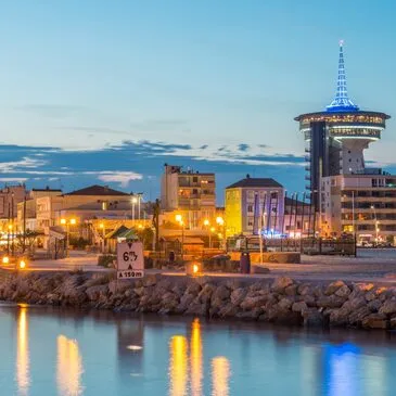 Balade en Bateau au Coucher du Soleil à Palavas-les-Flots en région Languedoc-Roussillon Balade en Bateau au Coucher du Soleil à Palavas-les-Flots en région Languedoc-Roussillon