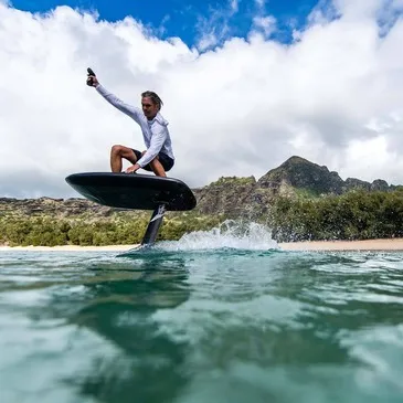 Initiation au Surf Electrique à Foil - Golfe de Saint-Tropez Initiation au Surf Electrique à Foil - Golfe de Saint-Tropez