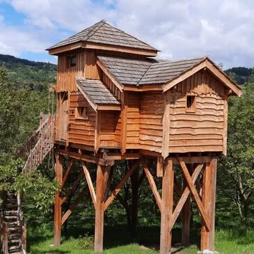Nuit en Cabane dans les Arbres avec Spa près de Valence Nuit en Cabane dans les Arbres avec Spa près de Valence