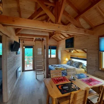 Nuit en Cabane dans les Arbres avec Spa près de Valence en région Rhône-Alpes Nuit en Cabane dans les Arbres avec Spa près de Valence en région Rhône-Alpes