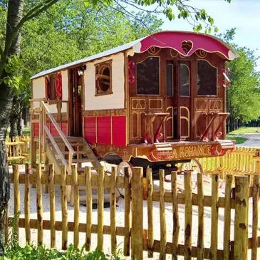 Nuit en Roulotte avec Spa près de Valence Nuit en Roulotte avec Spa près de Valence