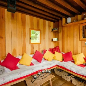 Nuit en Cabane sur L'Eau dans le Morvan en région Bourgogne Nuit en Cabane sur L'Eau dans le Morvan en région Bourgogne