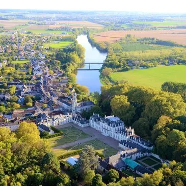 Vol en Montgolfière à Chinon - Survol de la Forteresse Royale en région Centre Vol en Montgolfière à Chinon - Survol de la Forteresse Royale en région Centre