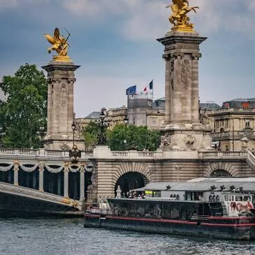 Balade en Bateau sur la Seine à Paris en région Ile-de-France Balade en Bateau sur la Seine à Paris en région Ile-de-France
