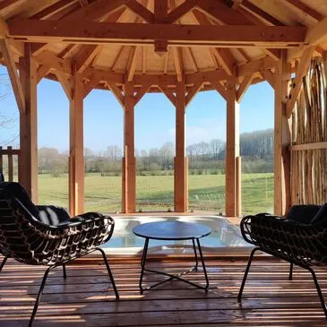 Nuit en Cabane Perchée avec Spa près de Loudéac Nuit en Cabane Perchée avec Spa près de Loudéac