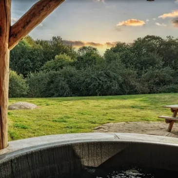 Nuit en Cabane avec Spa près de Loudéac en région Bretagne Nuit en Cabane avec Spa près de Loudéac en région Bretagne