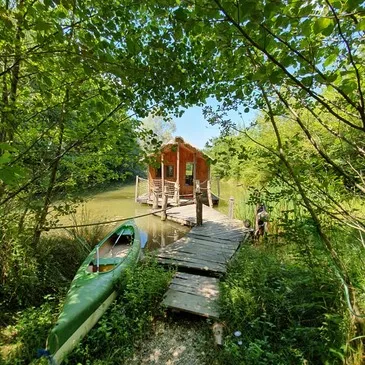 Nuit en Cabane sur L'eau près de Tarbes Nuit en Cabane sur L'eau près de Tarbes
