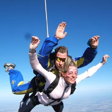 Aérodrome d'Albert-Picardie, Somme (80) - Saut en parachute Aérodrome d'Albert-Picardie, Somme (80) - Saut en parachute