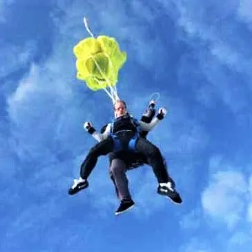 Saut en parachute proche Aérodrome d'Albert-Picardie Saut en parachute proche Aérodrome d'Albert-Picardie