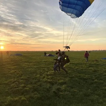 Saut en parachute à Albert en région Picardie Saut en parachute à Albert en région Picardie
