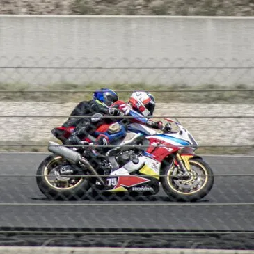 Baptême Moto sur Circuit proche Circuit de Lédenon Baptême Moto sur Circuit proche Circuit de Lédenon