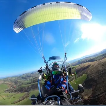 Initiation au Paramoteur au cœur du Pays Basque Initiation au Paramoteur au cœur du Pays Basque