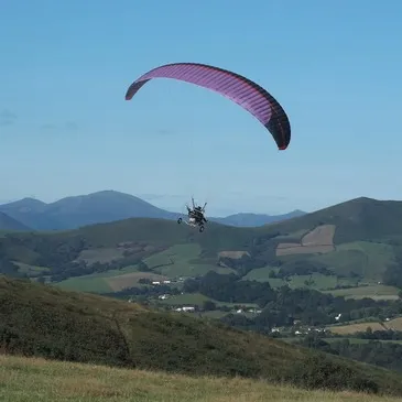 Saint-Martin-d'Arberoue, Pyrénées atlantiques (64) - Baptême de l'air paramoteur Saint-Martin-d'Arberoue, Pyrénées atlantiques (64) - Baptême de l'air paramoteur