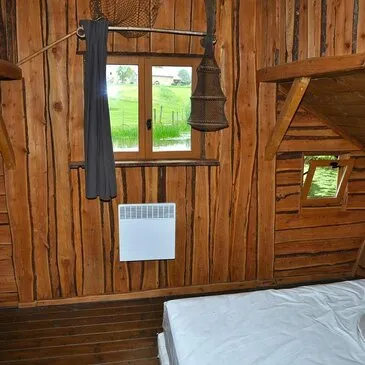 Nuit en Cabane sur l&#39;eau près d&#39;Épinal en région Lorraine