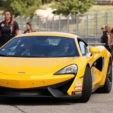 Stage Enfant en McLaren 540C près de Lyon Stage Enfant en McLaren 540C près de Lyon