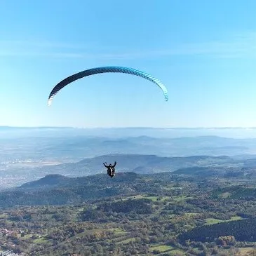 Baptême en Parapente près de Clermont-Ferrand - Chaîne des Puys en région Auvergne