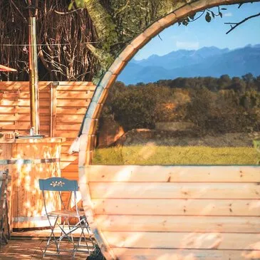 Nuit Insolite en Tonneau avec Spa Privatif près de Lourdes en région Midi-Pyrénées